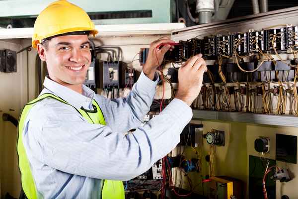 Инженер-электрик: профессия для специалиста по электрике